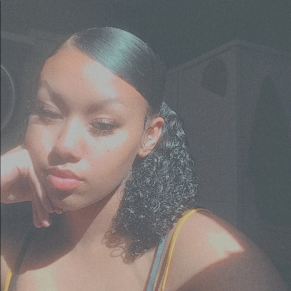 Meet your Posher, Halee